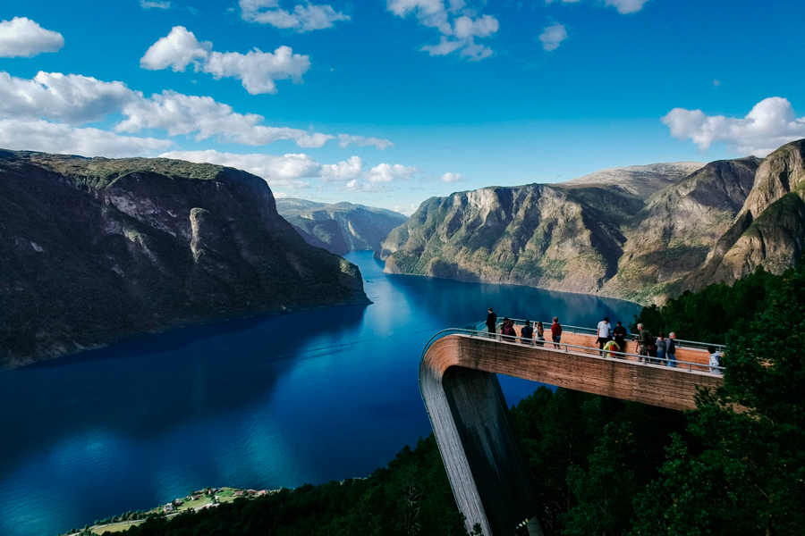 Road trip Norjaan tarjoaa upeita ja henkeäsalpaavia maisemia.
